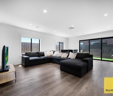 Elegant 4-Bedroom Home Designed for Comfort and Convenience - Photo 3