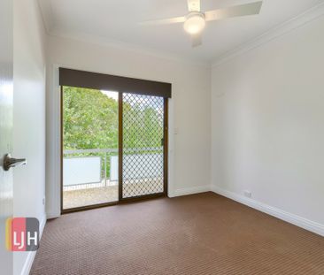 LARGE 3 BEDROOM UNIT IN QUIET LOCATION IN NORTHGATE! - Photo 3