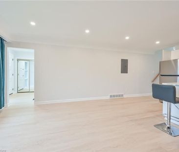 For Lease - 738 Mohawk Road Unit# Upper, Hamilton, Ontario - Photo 2