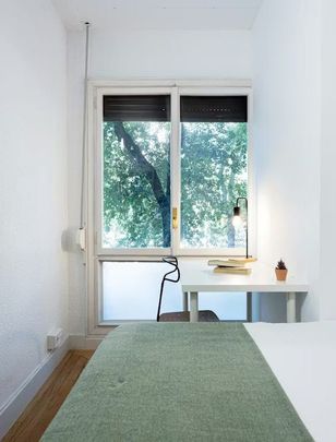 Plaza del Conde del Valle de Súchil, Madrid, Community of Madrid 28015 - Photo 1