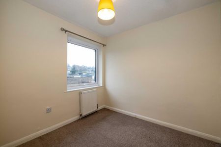 4 bedroom semi-detached house to rent - Photo 5