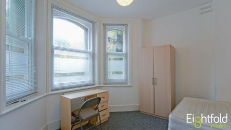3 bedroom flat to rent - Photo 4