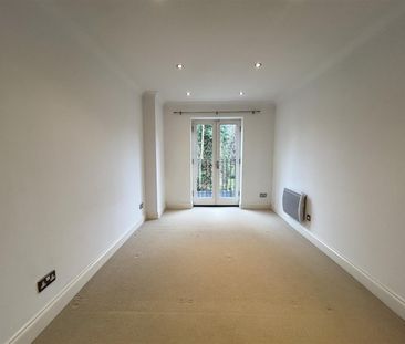 2 Bedroom Flat - Purpose Built To Let - Photo 2
