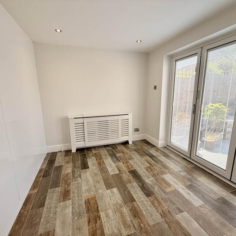 4 bedroom detached house to rent - Photo 1