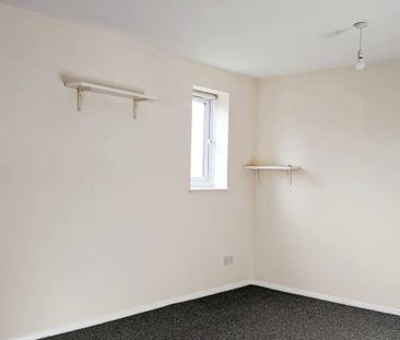 New Road, Mitcham - Photo 2