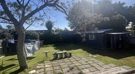 Four Bedroom Home - Rosyln - Photo 2