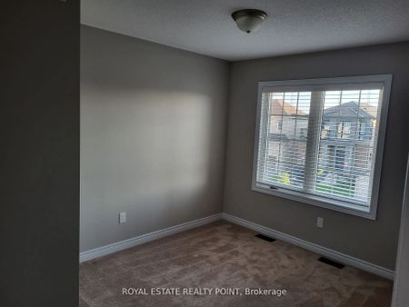 Condo Townhouse For Lease | E9010328 - Photo 3