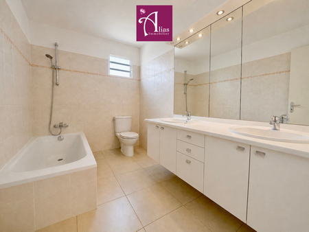 Location Maison 5 pièces 123m² PETIT BOURG 97170 - Photo 4