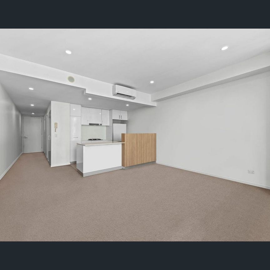 Lease your lifestyle in the heart of it all. - Photo 1