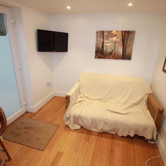 Detached house to rent - Photo 1