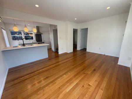 Charming 2-Bedroom Home in Morningside - Photo 5