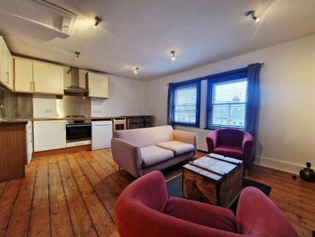 2 bedroom flat to rent - Photo 2