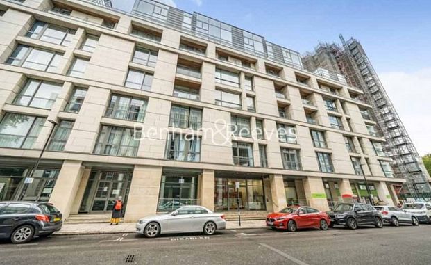 3 Bedroom flat to rent in Winchester Road, Hampstead, NW3 - Photo 1