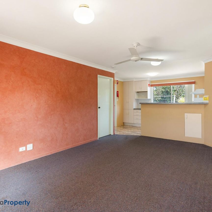 2 bedroom in quiet complex- ideal for retirees! - Photo 1