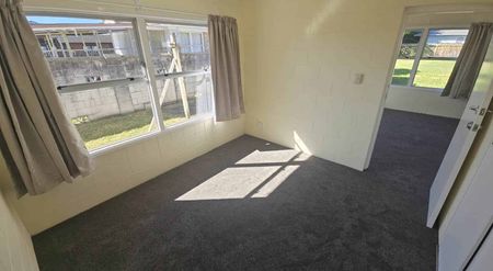 Easy Living on Edmund Hillary!! - Photo 4