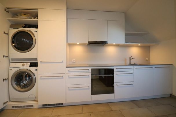 Nähe Kronenplatz und Schloss Binningen - grosszügige 4-Zimmer-Maisonette-Dachwohnung mit Cheminée - Photo 1