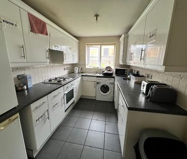 1 bedroom in a house share to rent - Photo 5
