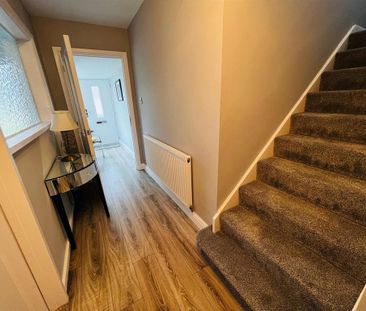 4 bedroom semi-detached house to rent - Photo 5