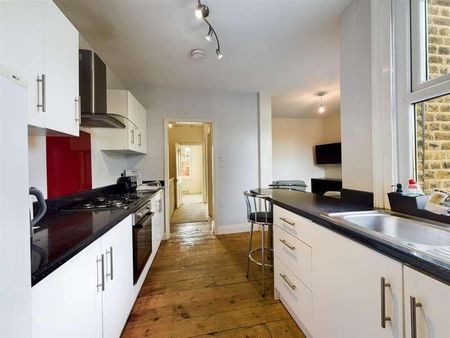 Gurdon Road, London, SE7 - Photo 2