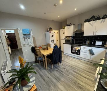 1 bedroom in a house share to rent - Photo 4