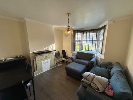 2 Bed Flat, Upper Park Road, N11 - Photo 2