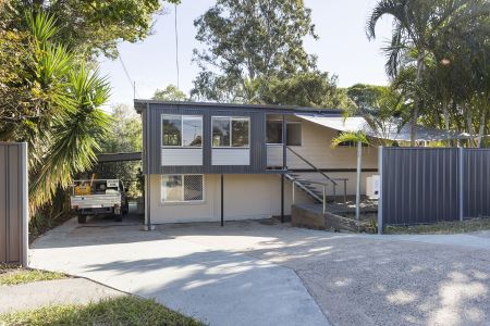 Spacious & Stylish Home in the Heart of Rochedale South - Photo 3