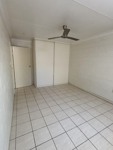 LOW MAINTENANCE 2 BEDROOM UNIT IN PRIME LOCATION - Photo 5