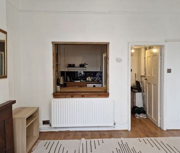 2 Bed Flat, Coldharbour Lane, SW9 - Photo 2