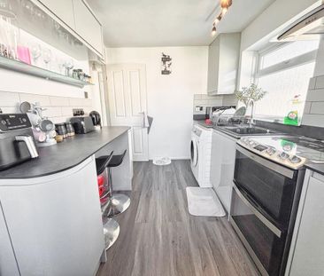 2 bedroom maisonette to rent - Photo 5