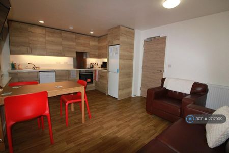 3 bedroom flat to rent - Photo 2