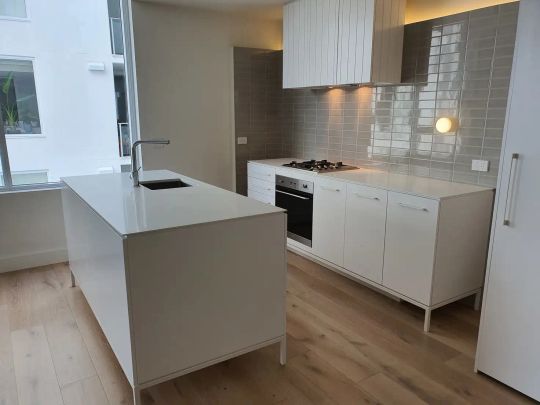 “Unfurnished, Air-conditioned 1 Bedroom Apartment - walk to schools, bars/cafes, public transport and the Brisbane River” - Photo 1