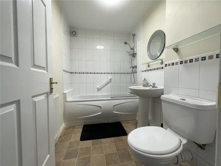 White Rose Avenue, Mansfield, Nottinghamshire, NG18 - Photo 2