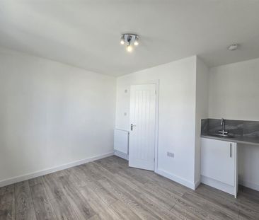 Church Road, Benfleet SS7, London - Photo 4