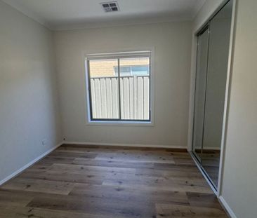 Modern, Brand-New Home in Great Clyde Location - Photo 4