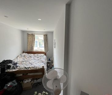 5 bedroom semi-detached house to rent - Photo 2