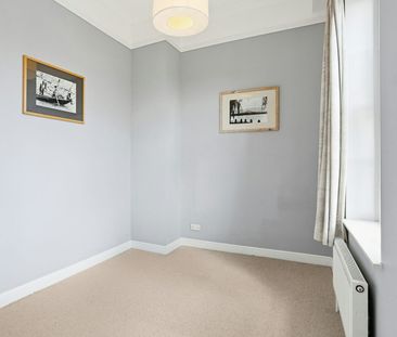 Terraced House to rent on - Photo 6
