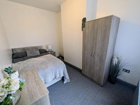 1 bedroom in a house share to rent - Photo 3