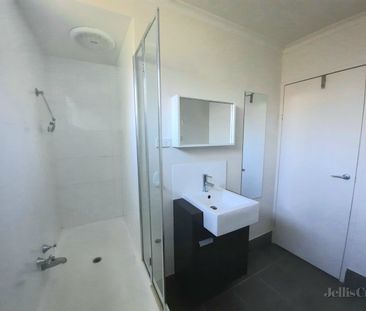 2/81 Flinders Street, Thornbury - Photo 3