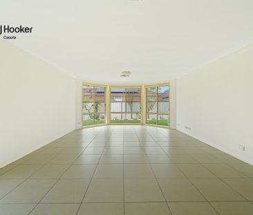Spacious Family Home - Photo 2