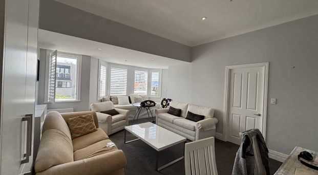 Modern Furnished 2 Bedroom Apartment - Photo 1