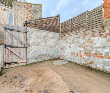 3 bedroom terraced house to rent - Photo 3