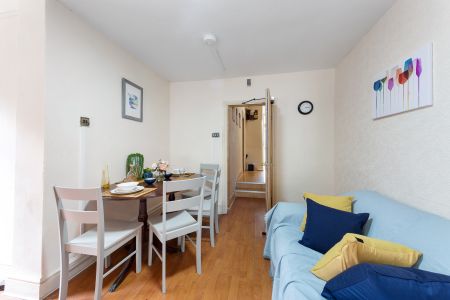 🌺 5 MINS TO TURNPIKE LANE - ALL BILLS & CLEANER 🌺 Room 1 - Photo 2