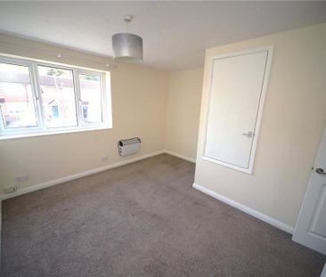 2 bedroom end of terrace house to rent - Photo 2
