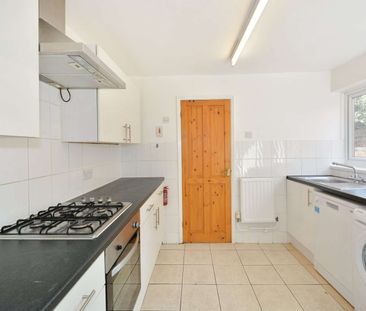 Spacious five bedroom period property in an excellent location. - Photo 6