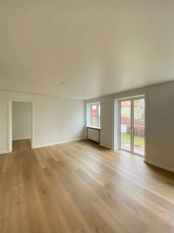 Rummelig 3-værelses lejlighed i Vejgaard med altan - Photo 2