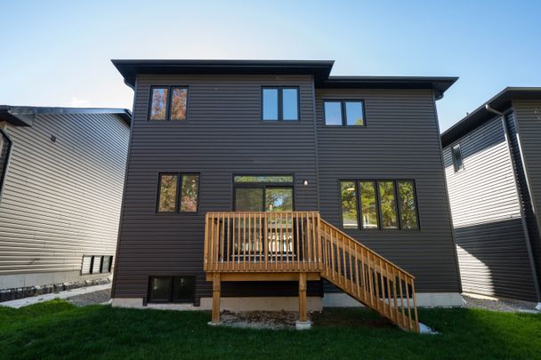 For Lease - 91 Berkely Street, Wasaga Beach, Ontario - Photo 1