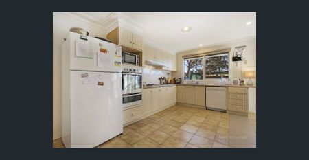 THREE ROOMS AVAILABLE - INTERNET & BILLS INCLUDED - Photo 4