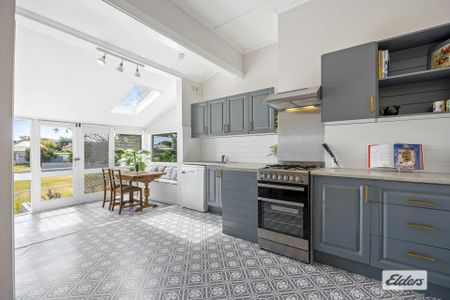 Welcome to Sunshine Cottage - Where Classic Charm meets Modern Luxury - Photo 4