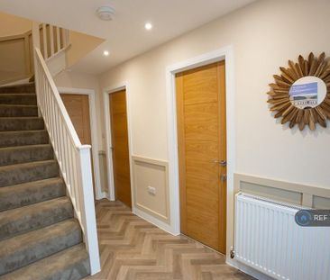 1 bedroom in a house share to rent - Photo 3
