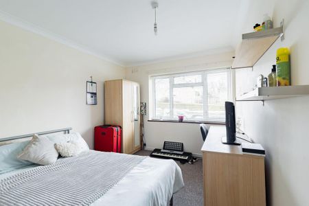 5 bedroom semi-detached house to rent - Photo 2